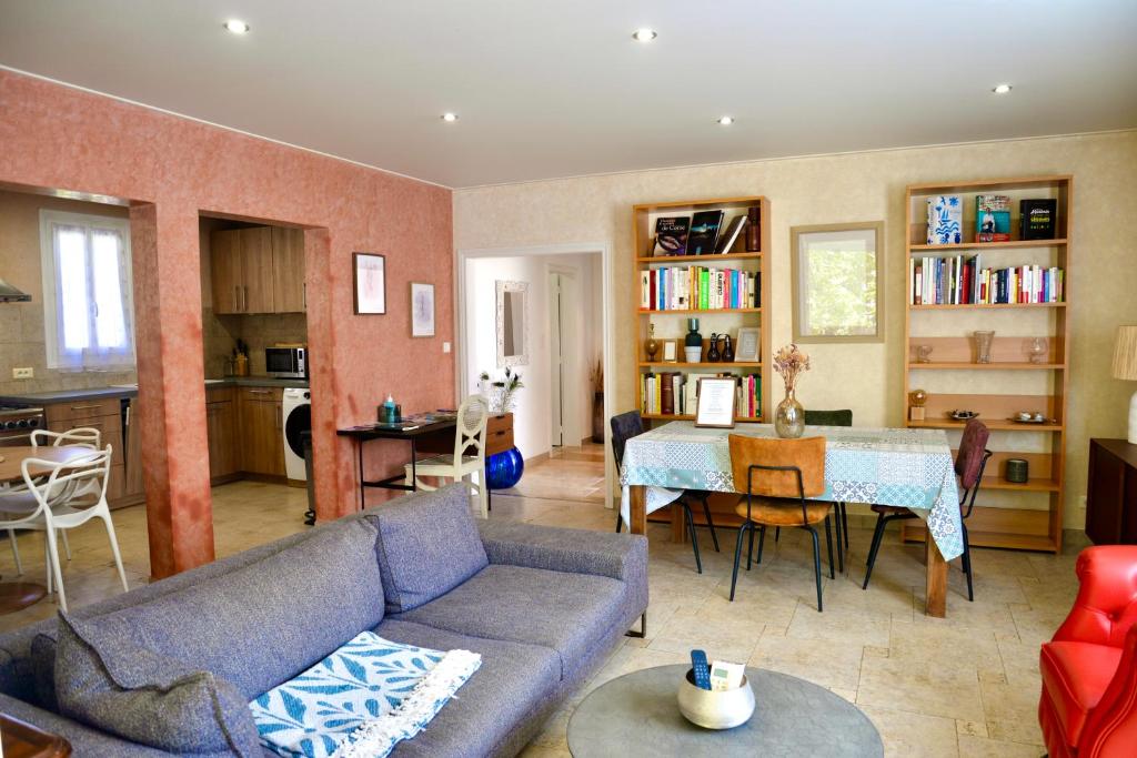 a living room with a couch and a table at CASA BIANCA MAISON BLANCHE in Saint-Florent
