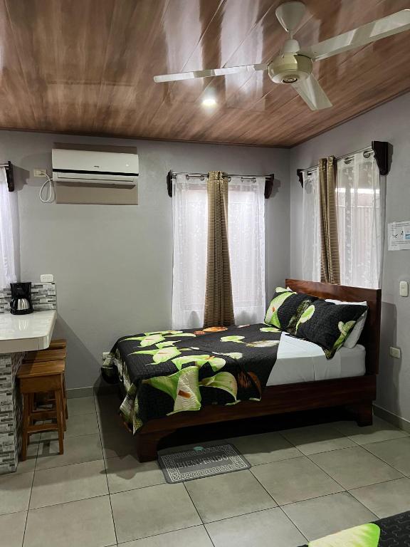 Postel nebo postele na pokoji v ubytování Apartamentos Mansión Tropical