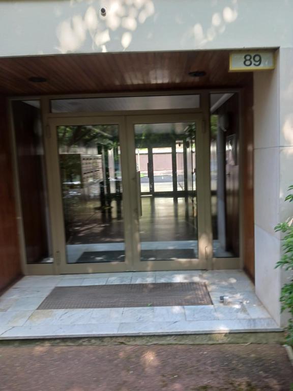 Photo de la galerie de l'établissement Studio rez-de-chaussée, à Bougival