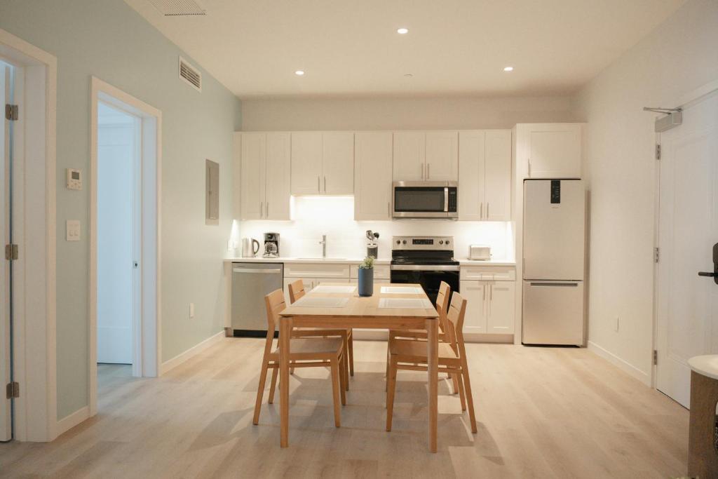 Governors Village - 1,2,3 & 4 Bedroom Apartments on Seven Mile Beach Corridor photo