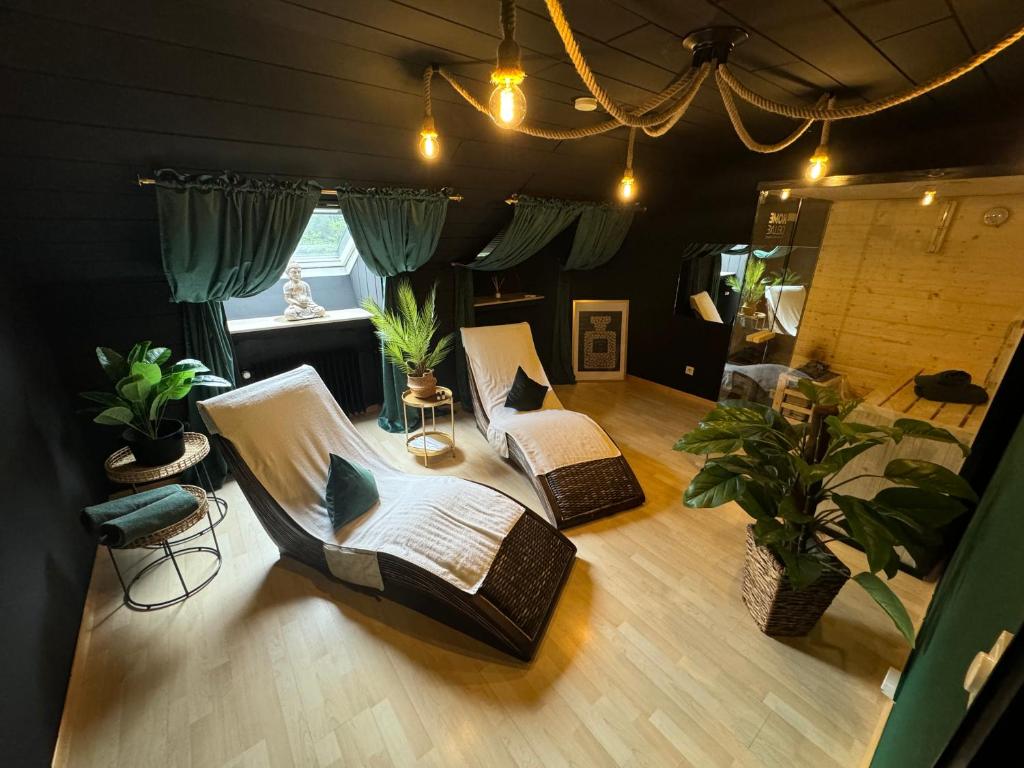 Χώρος καθιστικού στο Erwachsenenhotel BDSM Apartment Hotel Emotion Apartments mit privater Sauna