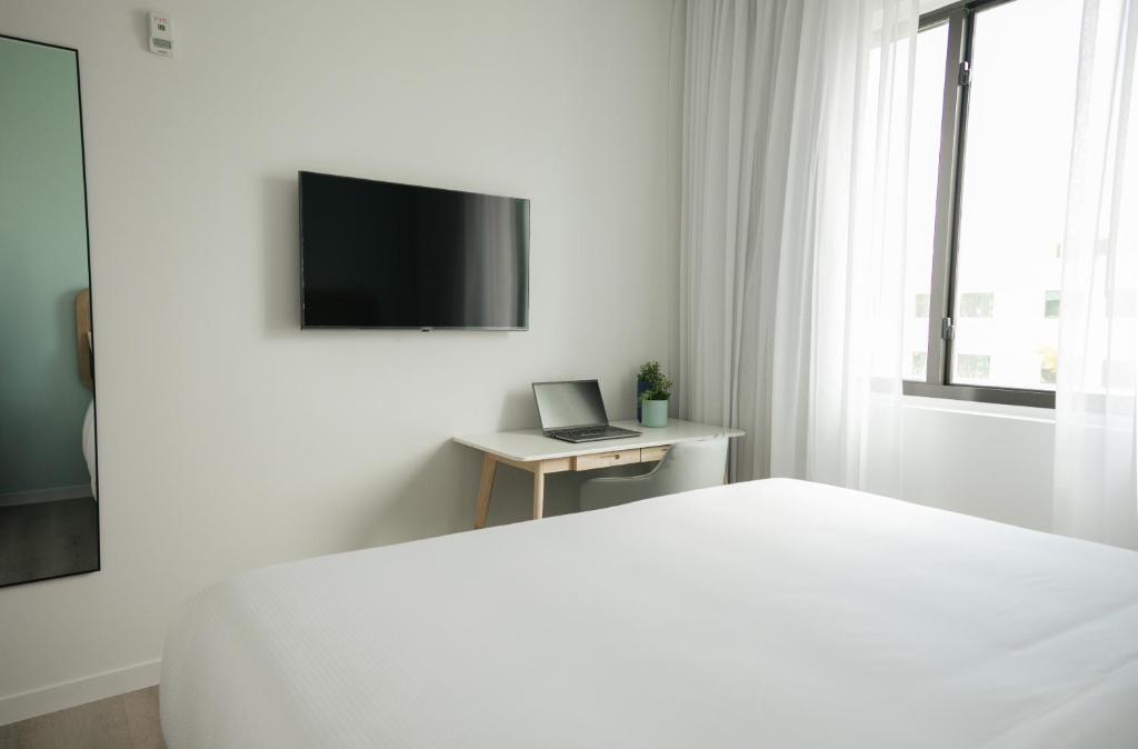 Governors Village - 1,2,3 & 4 Bedroom Apartments on Seven Mile Beach Corridor photo