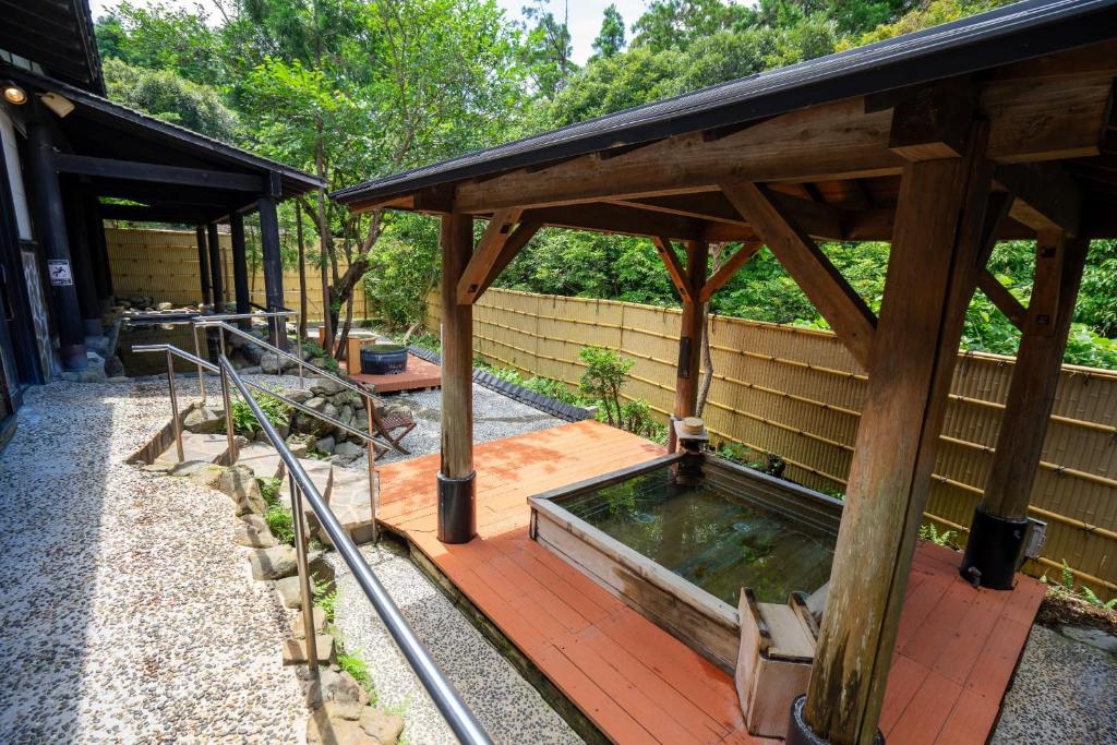 天然温泉と縄文の宿「まんてん」にある庭