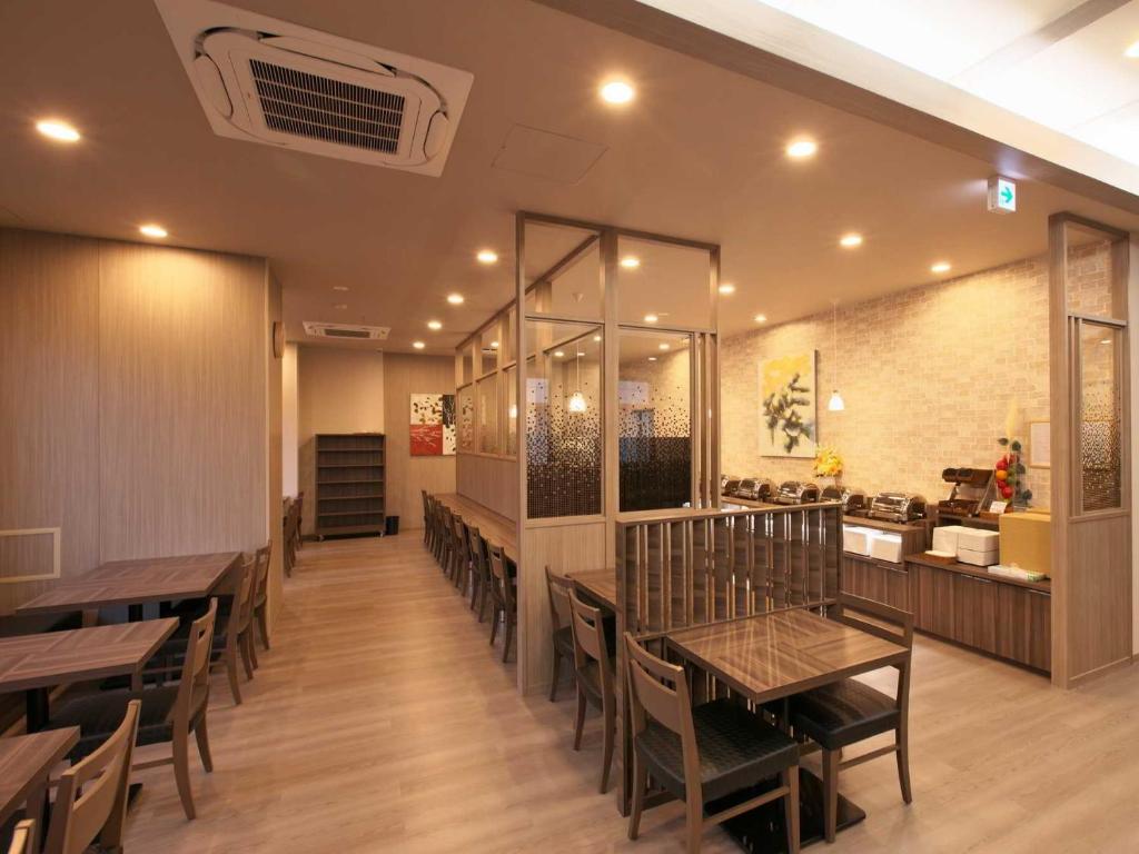 Posezení v ubytování Hotel Route Inn HiratsukaEki Kitaguchi