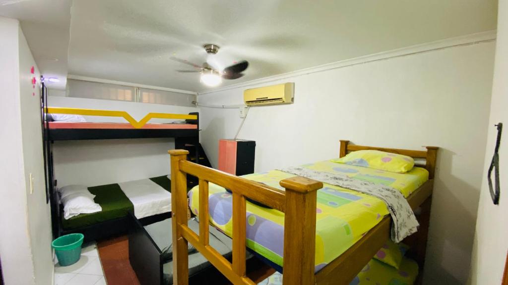Voodi või voodid majutusasutuse Casa Feliz Hostal toas