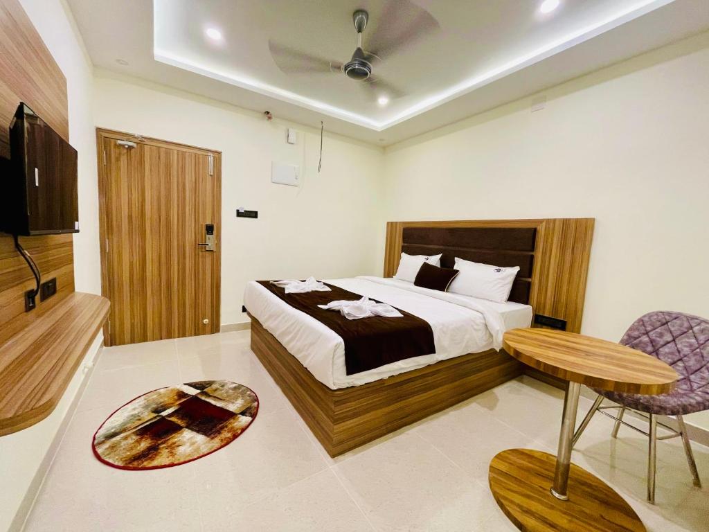 Postel nebo postele na pokoji v ubytování Hi5 Hotel Aryan