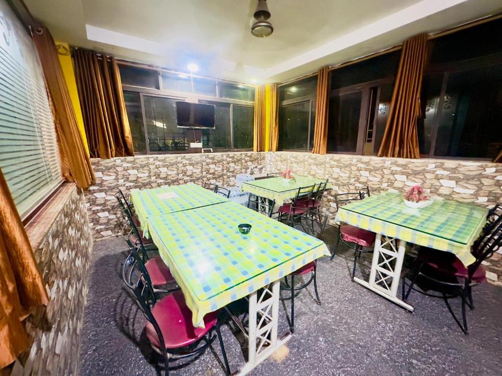 Fotografie z fotogalerie ubytování Hi5 Hotel Aryan v destinaci Khandagiri