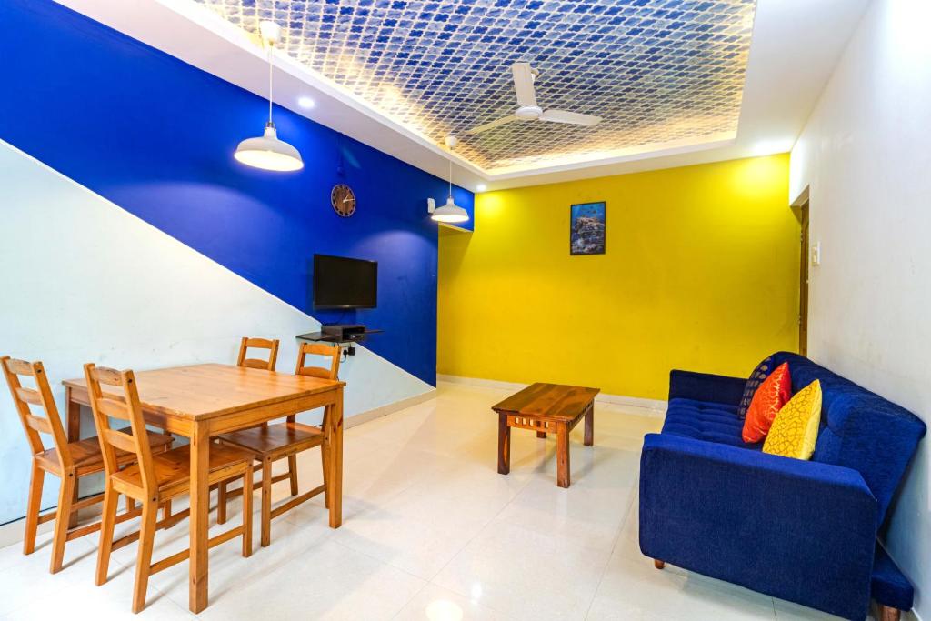 Posezení v ubytování 2bhk Sparkling Apartment with POOL