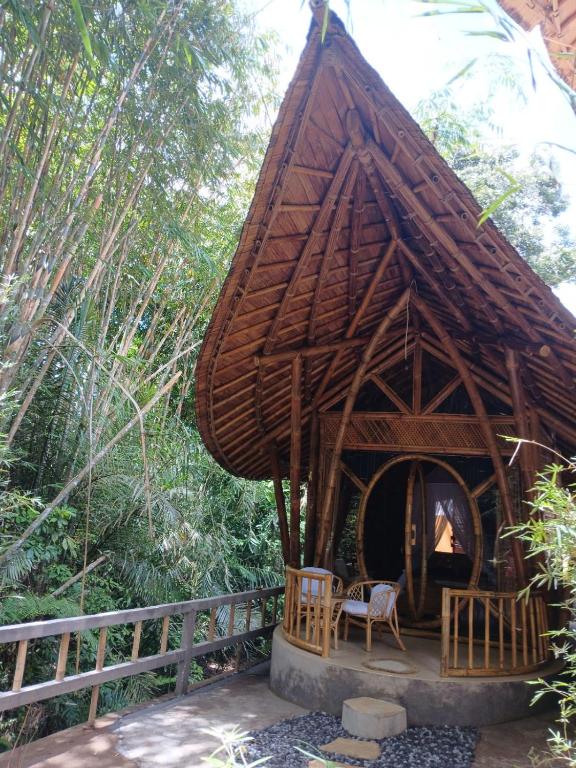 Foto dalla galleria di Bamboohouse pondok salacca #salacca inn a Manggis