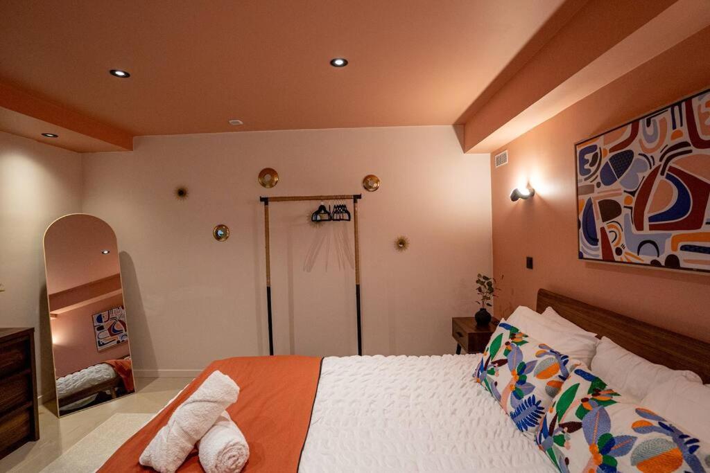 Postel nebo postele na pokoji v ubytování Condo Flamingo with pool