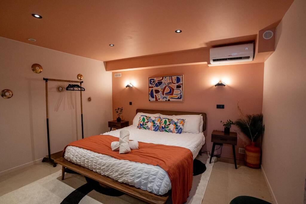 Postel nebo postele na pokoji v ubytování Condo Flamingo with pool