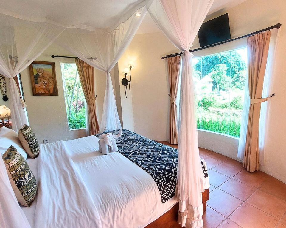 Postel nebo postele na pokoji v ubytování Mara River Safari Lodge Bali
