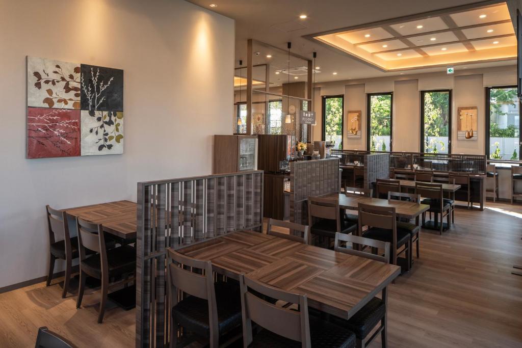 Restaurace v ubytování Hotel Route Inn Imabari