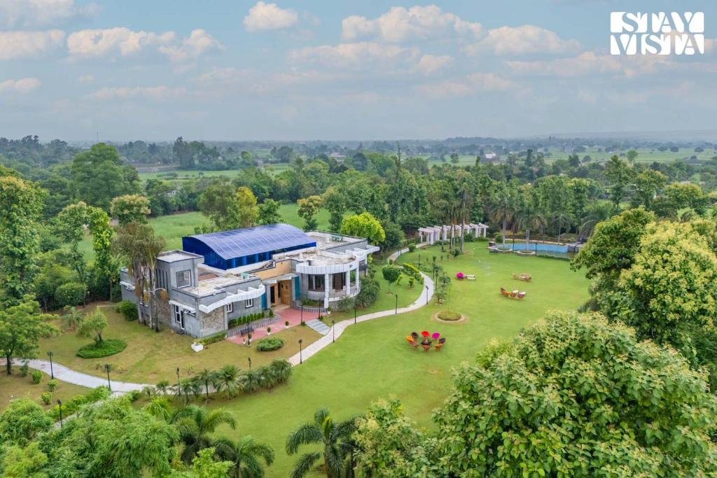 StayVista at Wandering Vines Indoor Pool 4BHK Luxury Villa in Delhi Sohna, Sohna (2025년 최신 요금) StayVista at Wandering... 