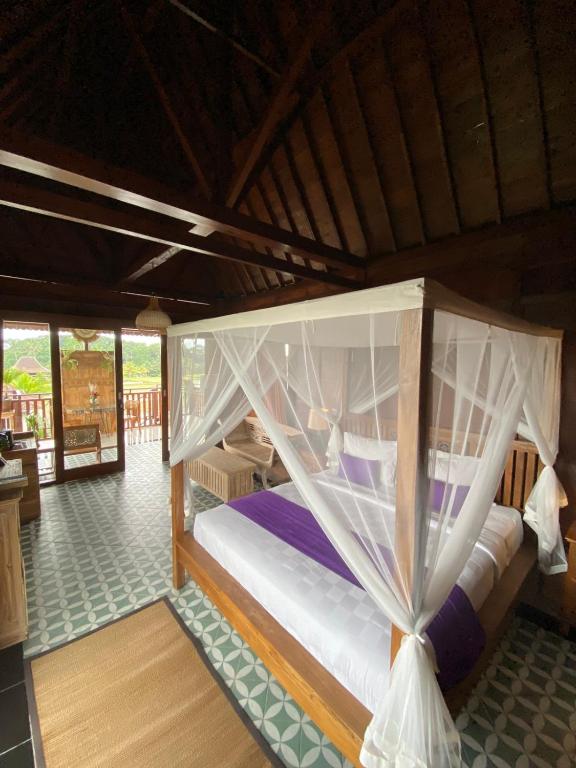 Postel nebo postele na pokoji v ubytování Uma Sebatu Villa
