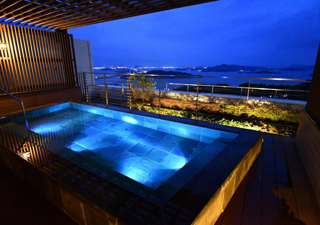Bazén v ubytování Setouchi Kojima Hotel Kurashiki nebo v jeho okolí