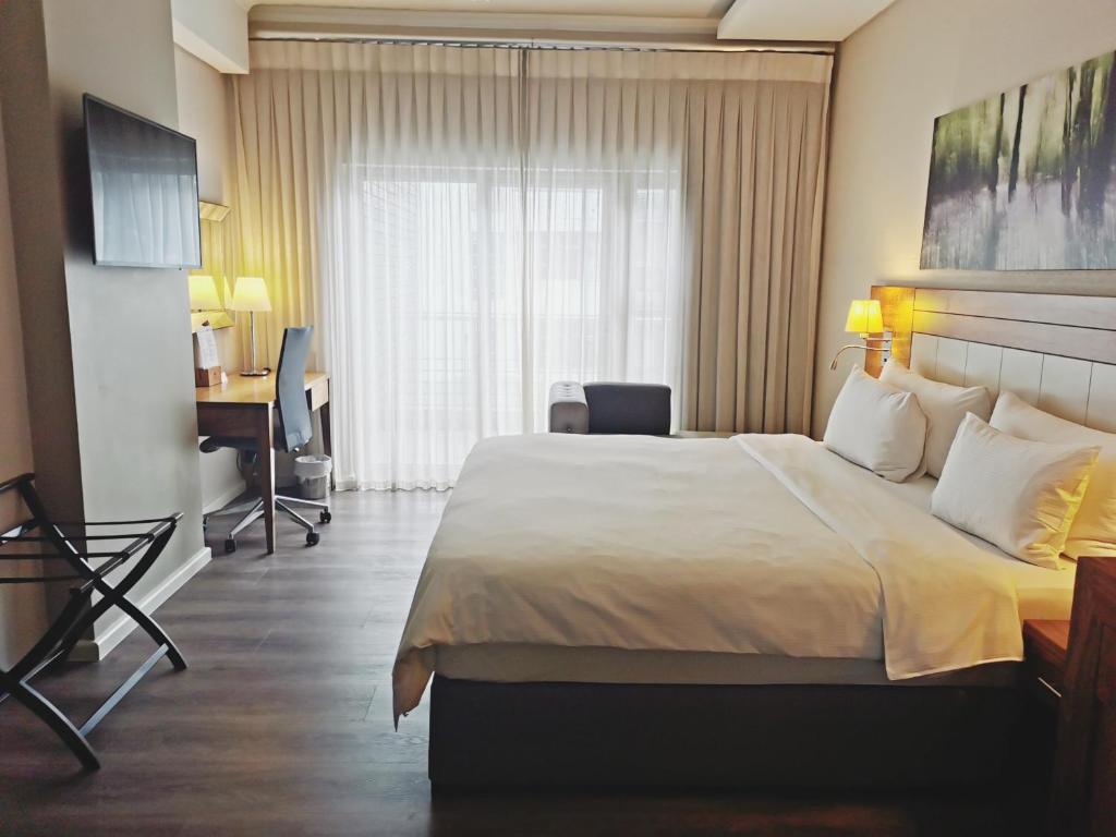 DoubleTree by Hilton Cape Town Upper Eastside - Deluxe Queen Room