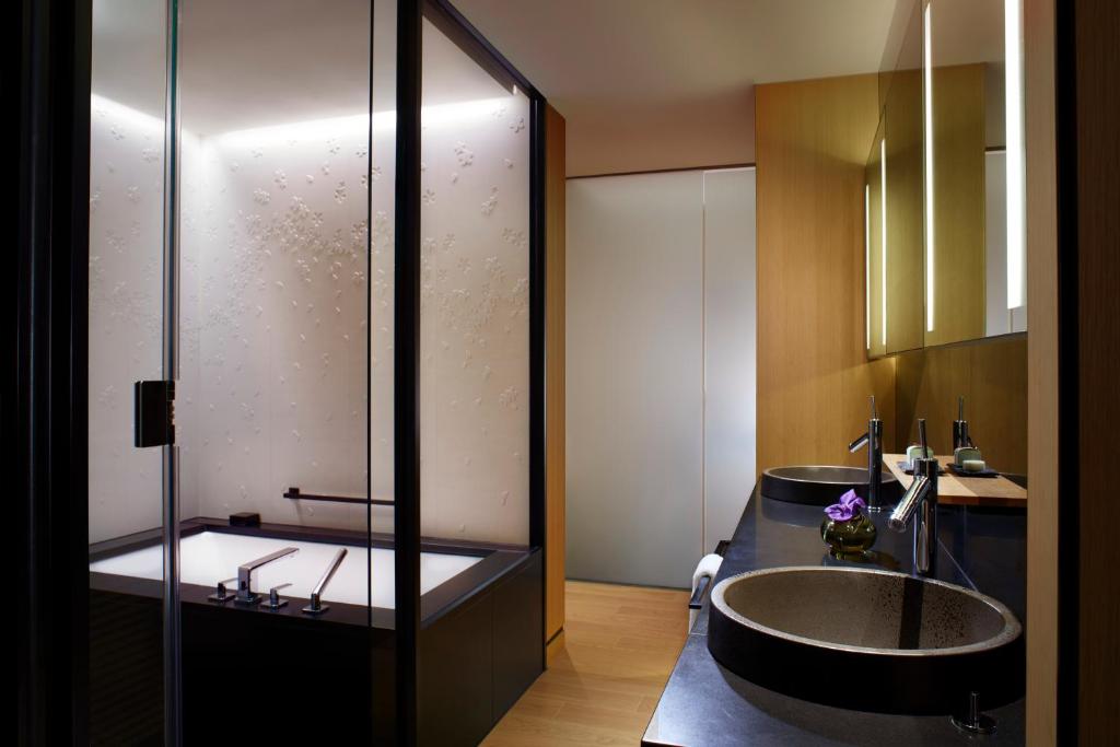 Koupelna v ubytování The Ritz-Carlton Kyoto