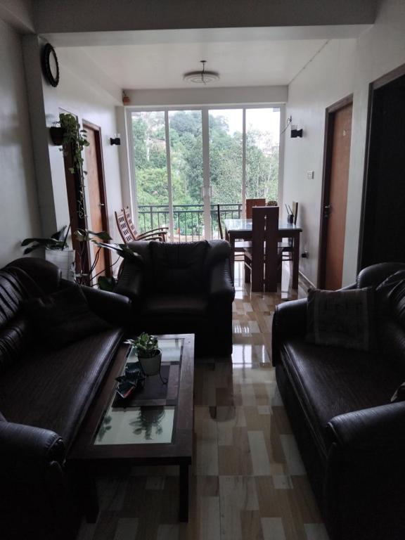 Posezení v ubytování Kelum Homestay