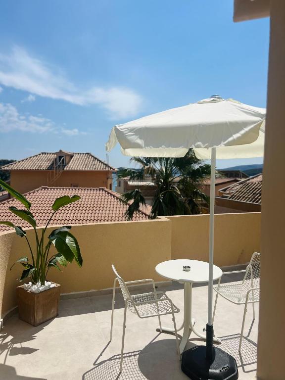 Balkón nebo terasa v ubytování Eva Beach Hotel Lefkada
