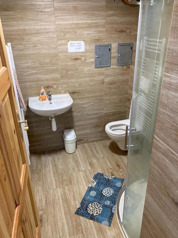 Koupelna v ubytování Chaty Nad Koupalištěm