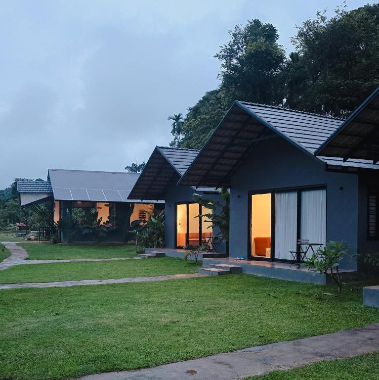 Zahrada ubytování Bendheka - Cliff Front Cottages Coorg