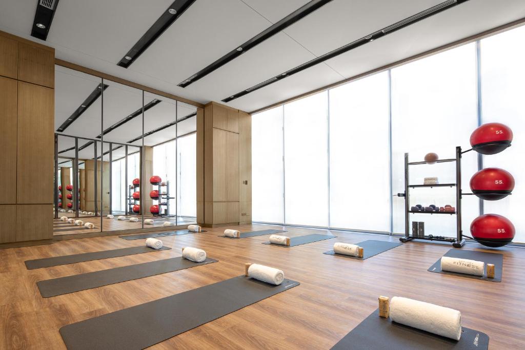 Fitness centrum a/nebo fitness zařízení v ubytování Yibo Hotel - Pazhou Convention and Exhibition Center - Walking distance to Canton Fair