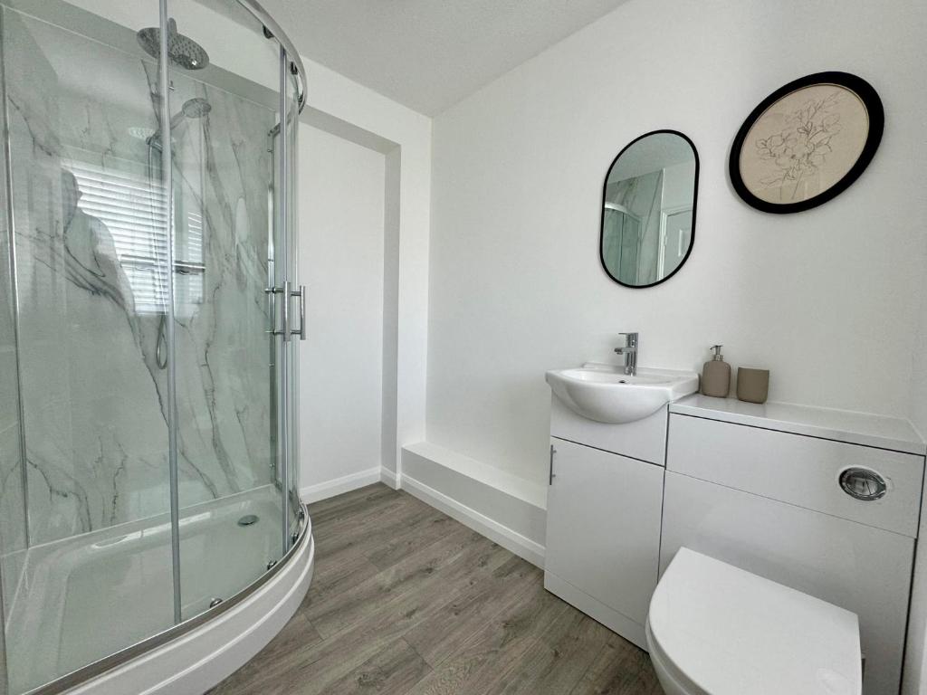 John Street Stays - Resim 3