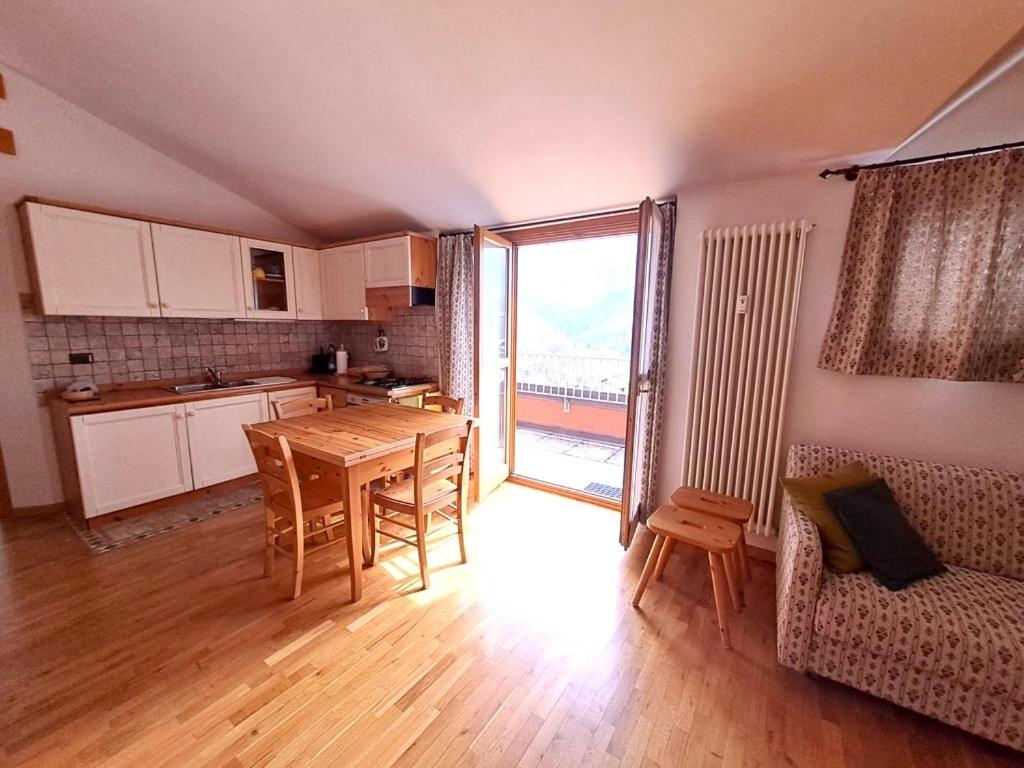 Kuchyň nebo kuchyňský kout v ubytování Luminoso bilocale con terrazzo vista panoramica
