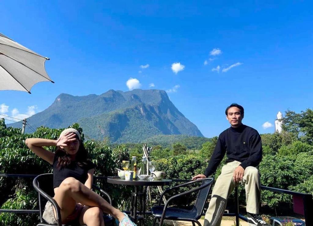 Nespecifikovaný výhled na hory nebo výhled na hory při pohledu z luxury tent
