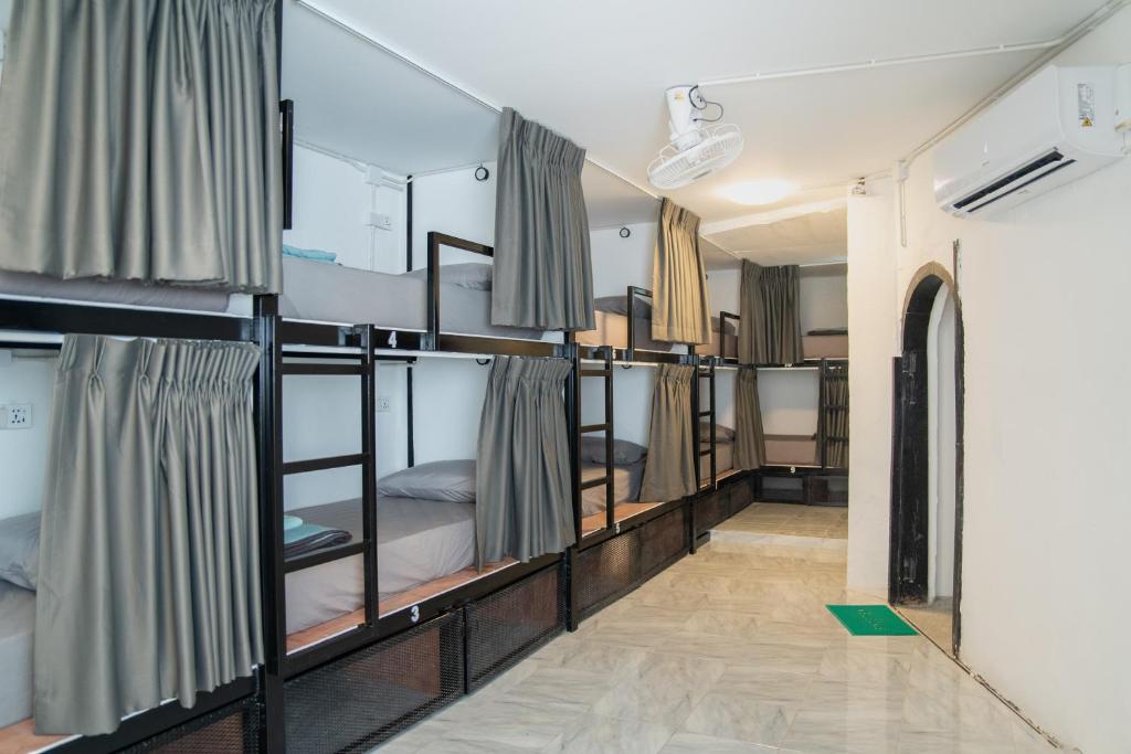 Postel nebo postele na pokoji v ubytování Misfits Hostel Pai