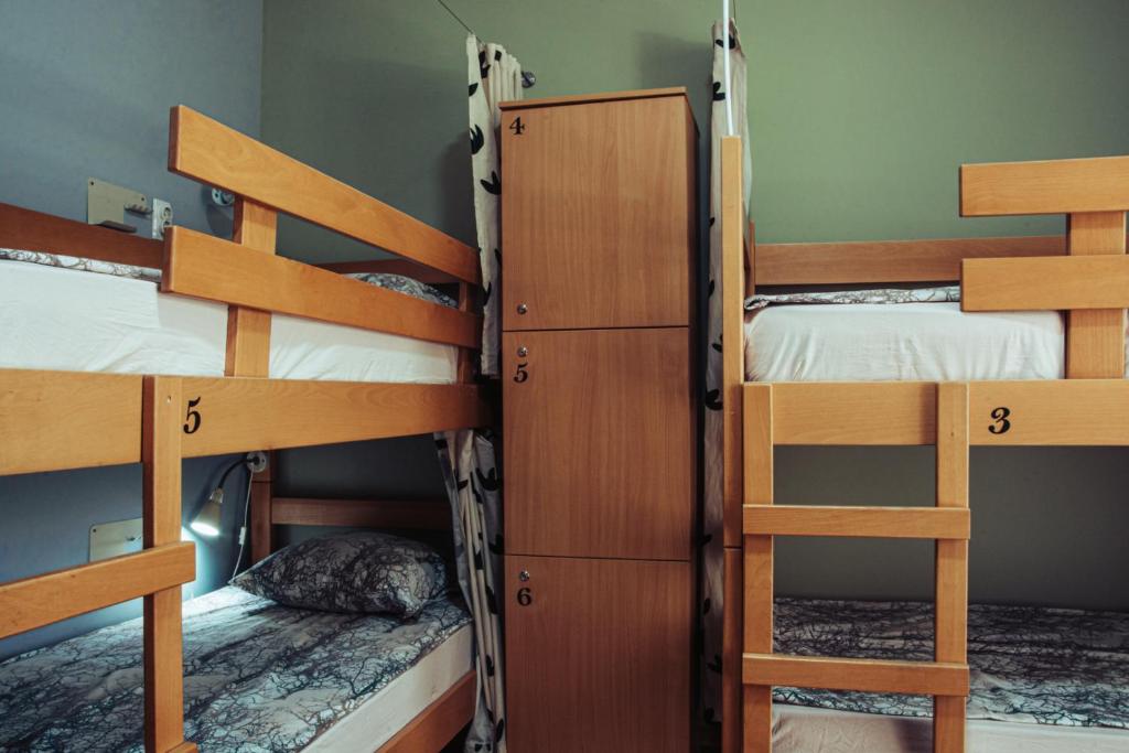 Postel nebo postele na pokoji v ubytování Skopje Downtown Hostel