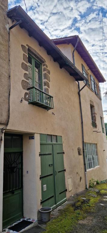 L'ancienne Forge - a stylish medieval holiday home - Maison De Quatre Chambres