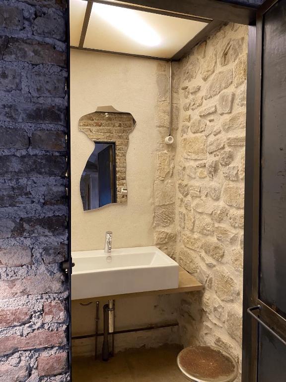 Koupelna v ubytování Secret d'Uzès - Le Loft - Avec piscine chauffée