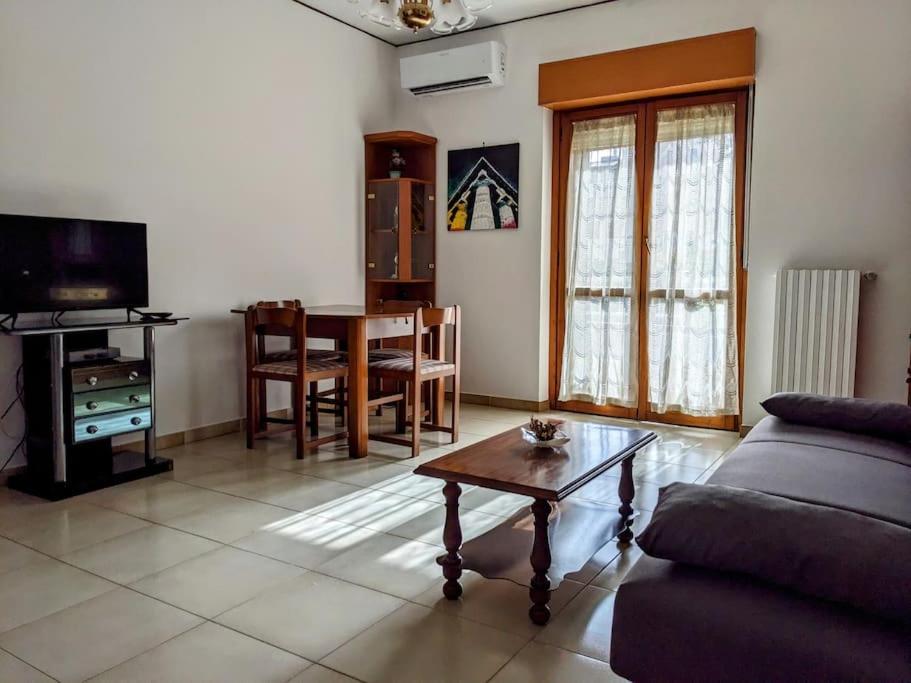 a living room with a couch and a table at Da Nonna Gina - in centro con parcheggio gratuito in Paestum