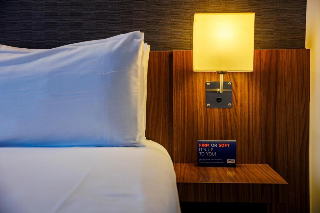 Postel nebo postele na pokoji v ubytování Holiday Inn Express Bilbao Airport by IHG