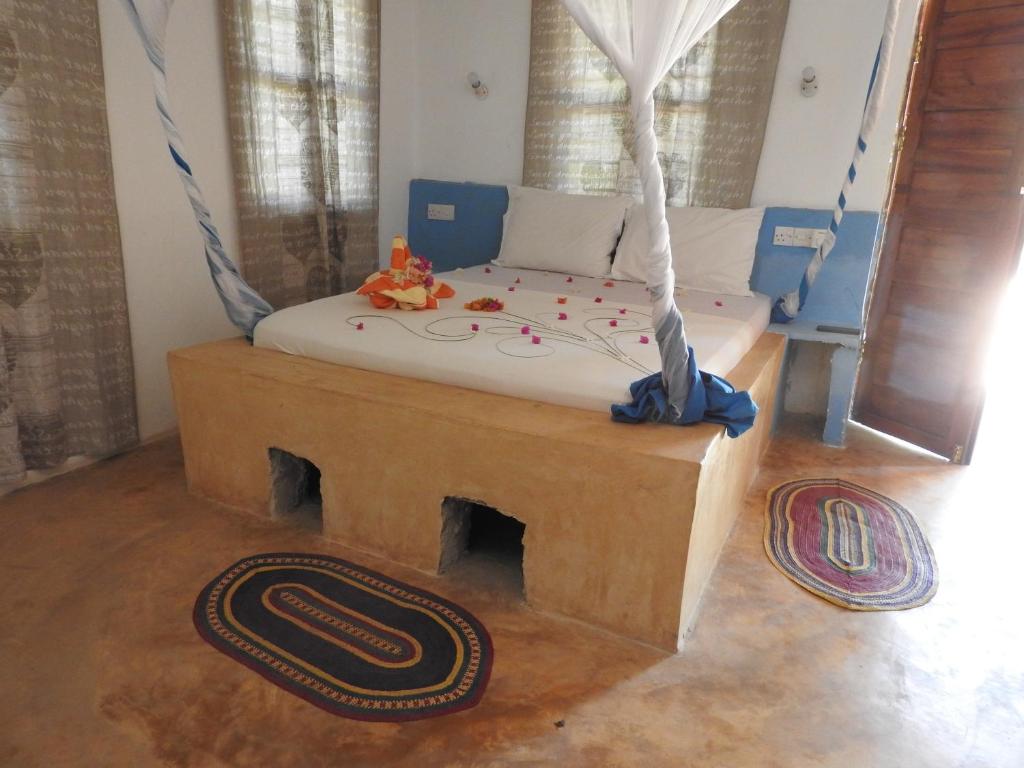 Postel nebo postele na pokoji v ubytování Stonefish Inn Jambiani