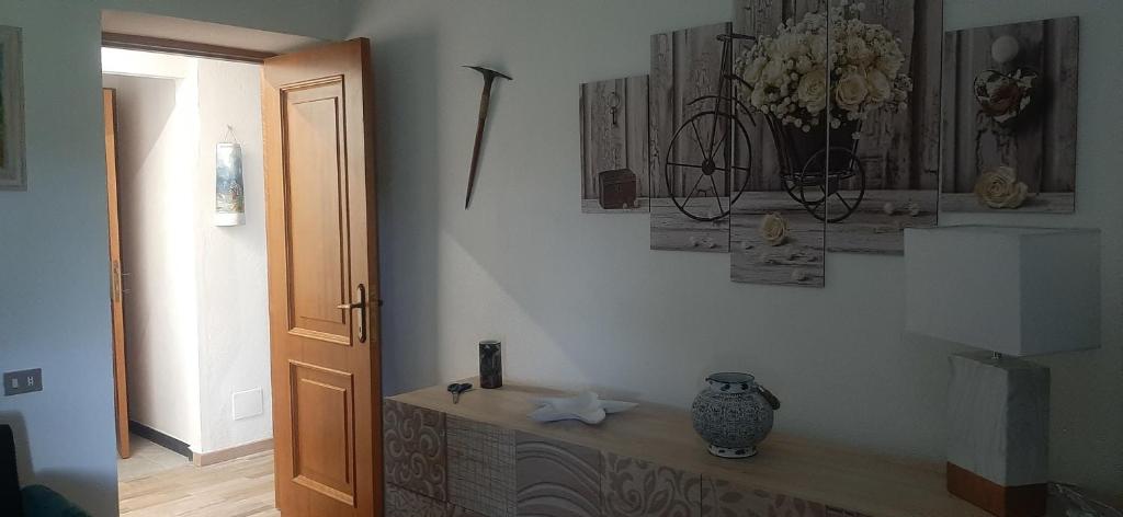 a room with a table with a vase on it at Ca Du Stea in Lavagna