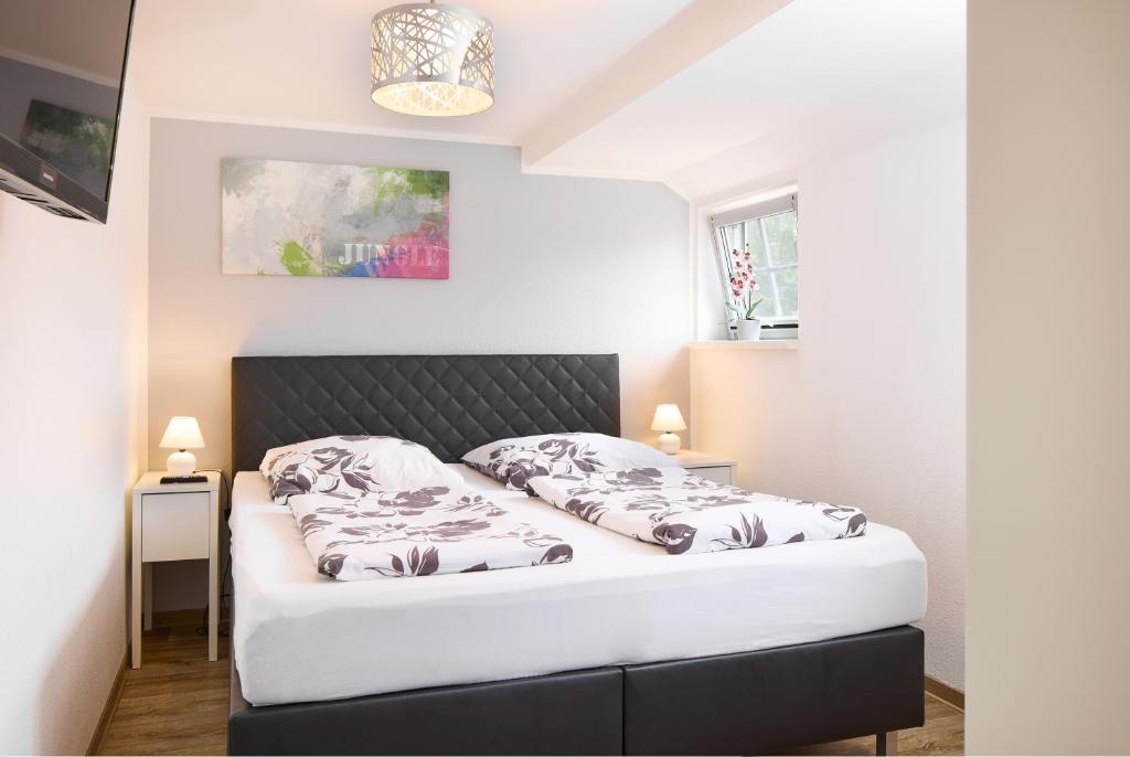 Postel nebo postele na pokoji v ubytování Ferienwohnung Leipzig Süd