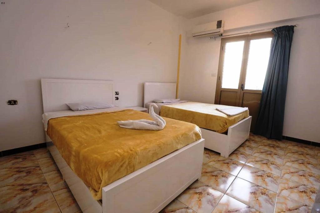 Postel nebo postele na pokoji v ubytování Luxor View Hostel