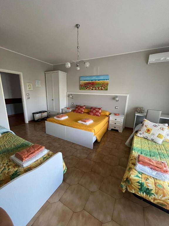 Le Stanze di Lucia vicino Ospedale Cardinale Panico a Tricase - Habitación Cuádruple Con Balcón