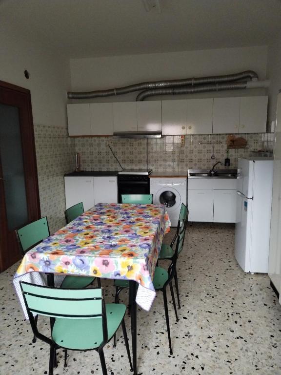 Η κουζίνα ή μικρή κουζίνα στο Grande Appartamento in montagna