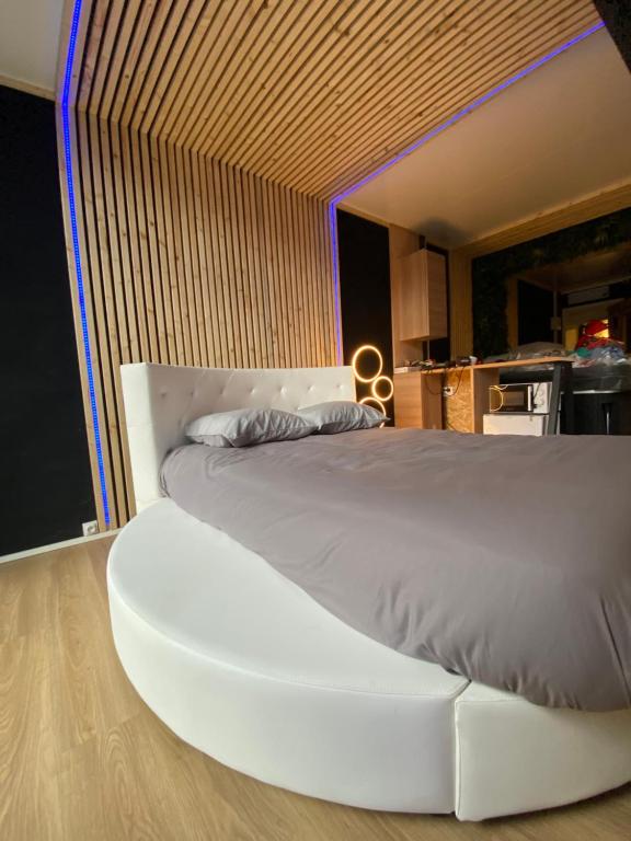 Suite with jacuzzi and sauna - Housity