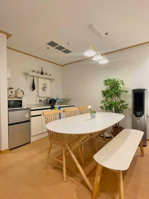 Кухня или кухненски бокс в Hongdae House