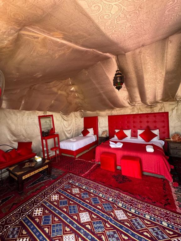 Postel nebo postele na pokoji v ubytování Super Luxury camp
