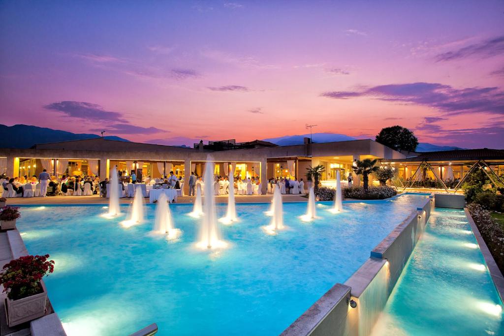Bazén v ubytování Poseidon Palace nebo v jeho okolí