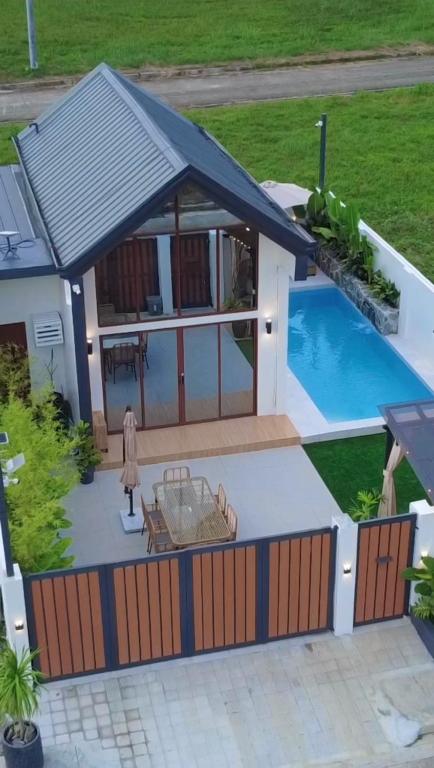 Ridge Grove private resthouse