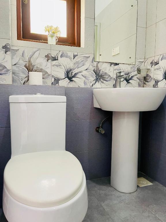 Sand & Surf Guest House - 9