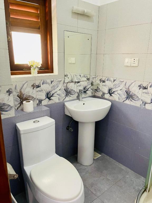 Sand & Surf Guest House - 12