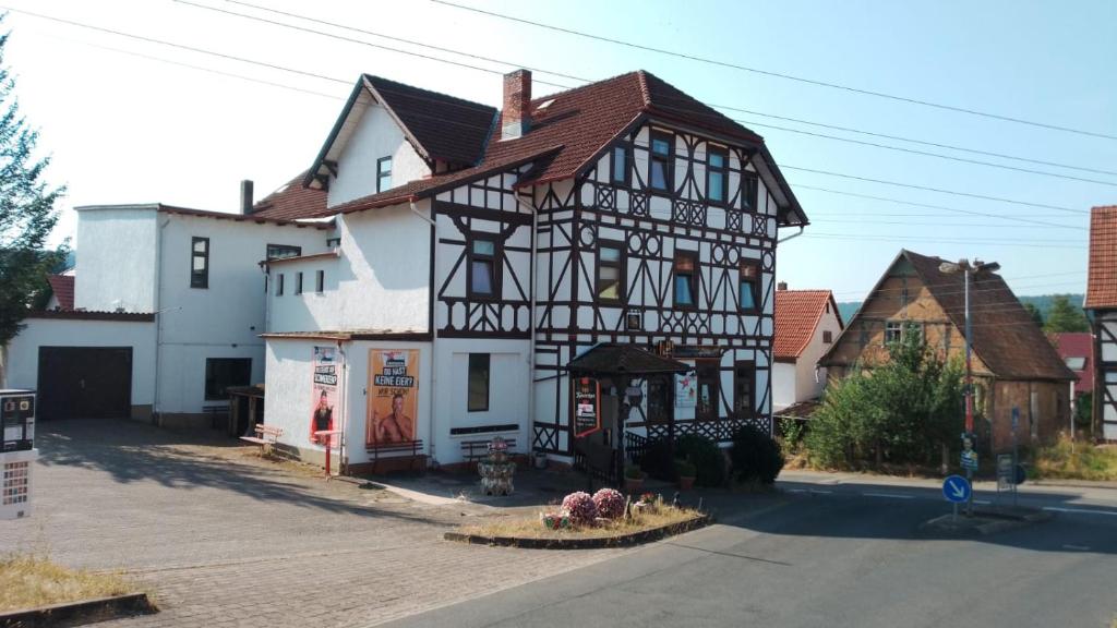 Budova, kde se penzion – hostinec nachází